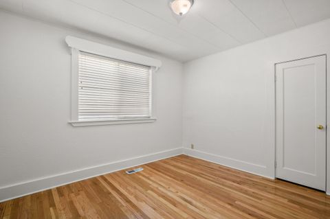 Single Family Residence in Grants Pass OR 419 NW C Street 12.jpg