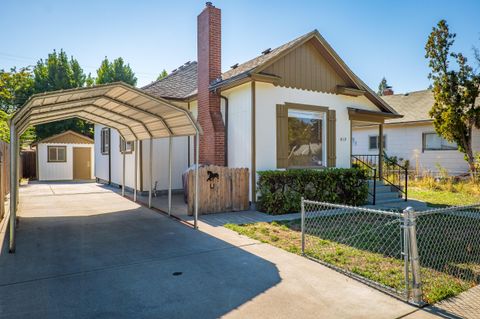 Single Family Residence in Grants Pass OR 419 NW C Street 1.jpg