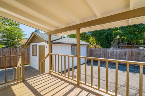 Single Family Residence in Grants Pass OR 419 NW C Street 23.jpg