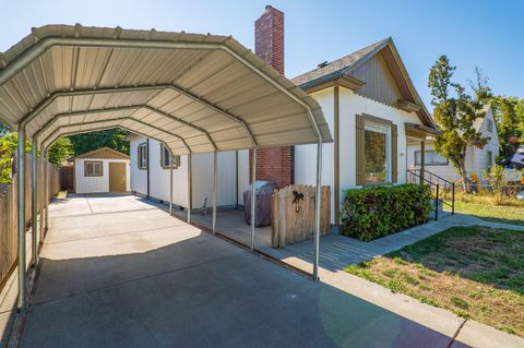 Single Family Residence in Grants Pass OR 419 NW C Street 31.jpg