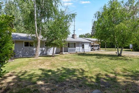 Single Family Residence in Grants Pass OR 111 Glen Drive.jpg