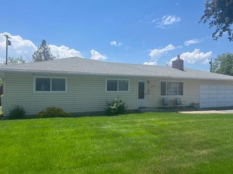 Single Family Residence in Klamath Falls OR 4720 Onyx Avenue.jpg