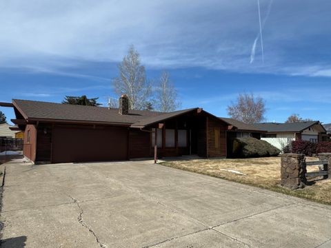 Single Family Residence in Klamath Falls OR 3894 Rio Vista Way.jpg