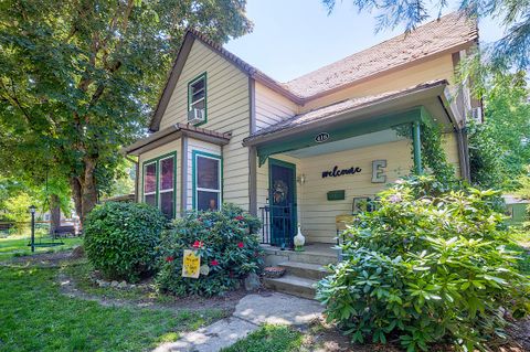 Single Family Residence in Grants Pass OR 416 NW Booth Street.jpg