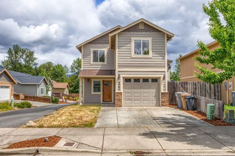 Single Family Residence in Grants Pass OR 317 SW Bayou Place.jpg