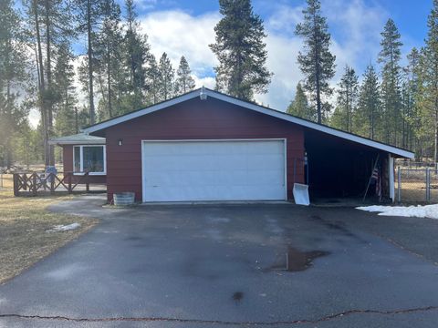 Single Family Residence in Bend OR 17219 Bakersfield Road.jpg