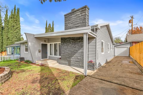 Single Family Residence in Medford OR 1415 E Main Street.jpg
