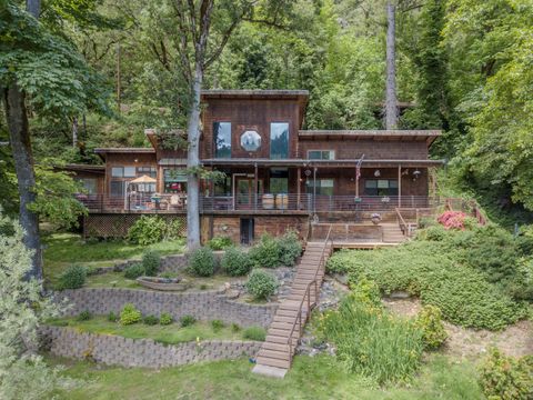 Single Family Residence in Grants Pass OR 4941 Riverbanks Road.jpg