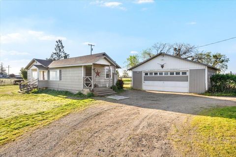 Single Family Residence in Central Point OR 7365 Blackwell Road.jpg