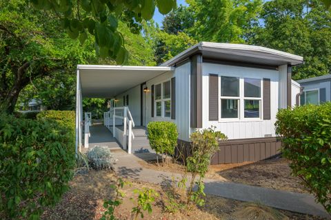 Mobile Home in Grants Pass OR 305 Bandy Way.jpg