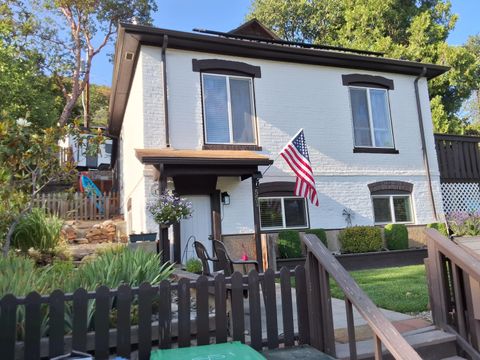 Single Family Residence in Gold Hill OR 551 N 6th Avenue.jpg