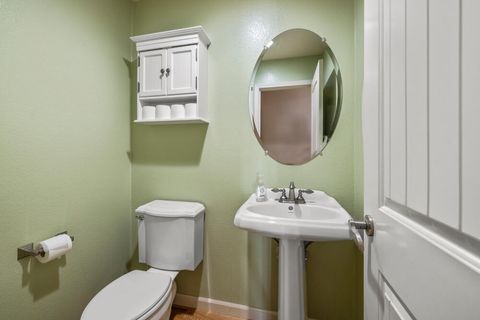 Single Family Residence in Klamath Falls OR 3934 El Cerrito Way 15.jpg