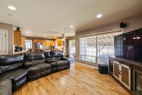 Single Family Residence in Klamath Falls OR 3934 El Cerrito Way 18.jpg