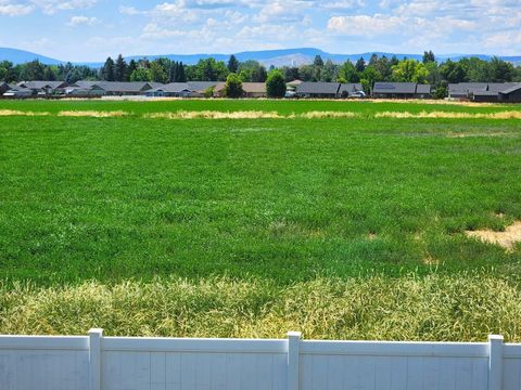 Single Family Residence in Klamath Falls OR 3934 El Cerrito Way 48.jpg