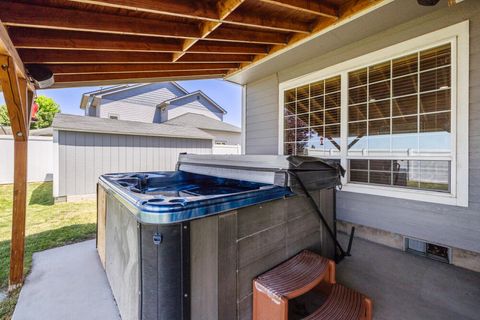 Single Family Residence in Klamath Falls OR 3934 El Cerrito Way 42.jpg