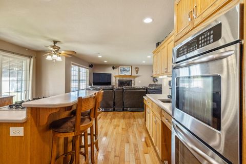 Single Family Residence in Klamath Falls OR 3934 El Cerrito Way 12.jpg