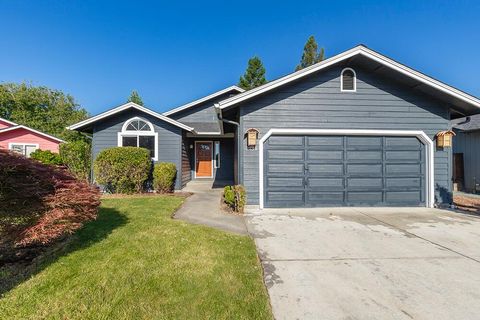 Single Family Residence in Grants Pass OR 2136 Garden Valley Way.jpg