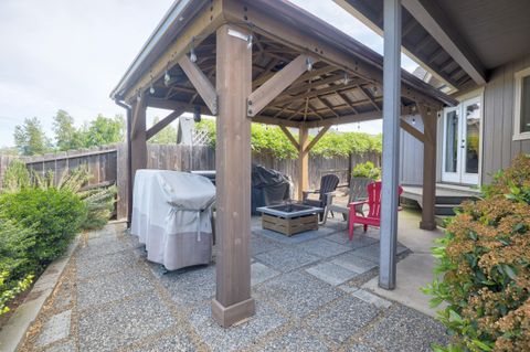Single Family Residence in Grants Pass OR 426 SE Cadet Court 27.jpg