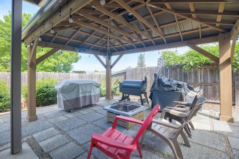 Single Family Residence in Grants Pass OR 426 SE Cadet Court 23.jpg