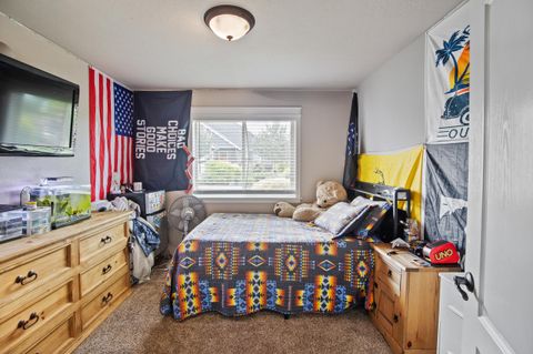 Single Family Residence in Grants Pass OR 426 SE Cadet Court 20.jpg