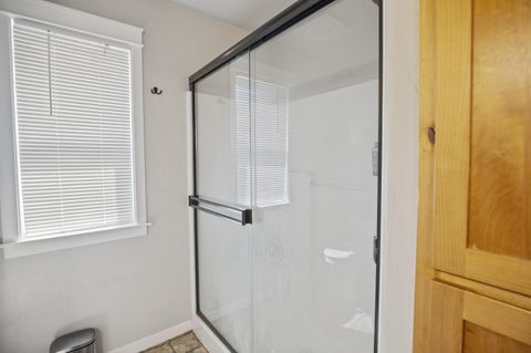 Single Family Residence in Grants Pass OR 426 SE Cadet Court 16.jpg