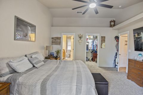 Single Family Residence in Grants Pass OR 426 SE Cadet Court 14.jpg