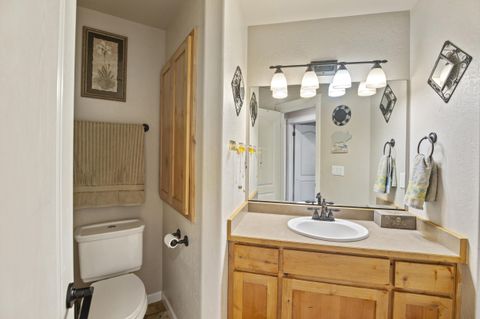 Single Family Residence in Grants Pass OR 426 SE Cadet Court 19.jpg