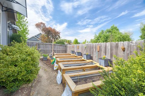 Single Family Residence in Grants Pass OR 426 SE Cadet Court 22.jpg