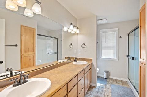 Single Family Residence in Grants Pass OR 426 SE Cadet Court 15.jpg