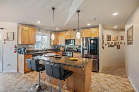 Single Family Residence in Grants Pass OR 426 SE Cadet Court 9.jpg