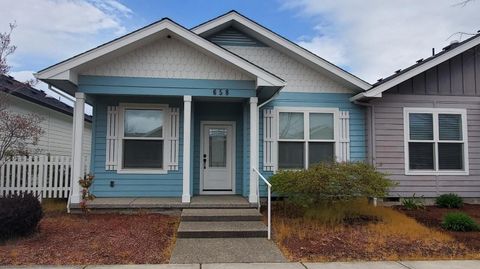 Single Family Residence in Central Point OR 658 Golden Peak Drive.jpg