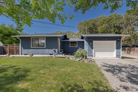 Single Family Residence in Gold Hill OR 1223 5th Avenue.jpg