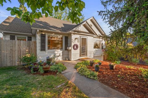 Single Family Residence in Klamath Falls OR 1914 E Lowell Street.jpg