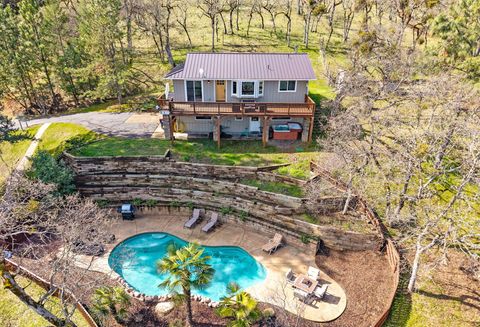 Single Family Residence in Medford OR 2106 Knowles Road.jpg