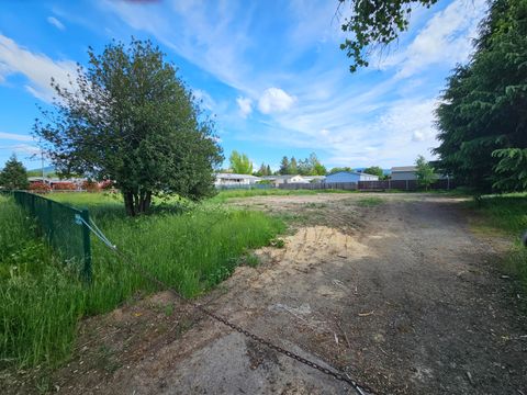  in Grants Pass OR 2587 Redwood Avenue.jpg