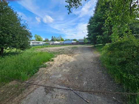  in Grants Pass OR 2587 Redwood Avenue 2.jpg