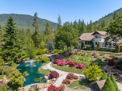 Single Family Residence in Grants Pass OR 701 Serenity Lane.jpg