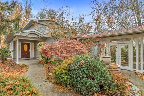 Single Family Residence in Grants Pass OR 737 SE M Street.jpg