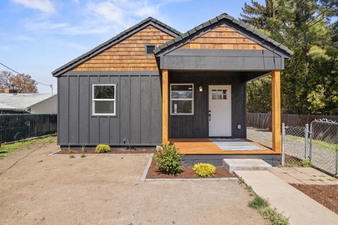 Single Family Residence in Klamath Falls OR 723 Doty Street.jpg
