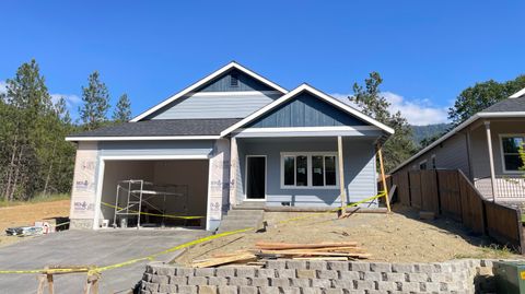 Single Family Residence in Grants Pass OR 2523 Overland Drive.jpg