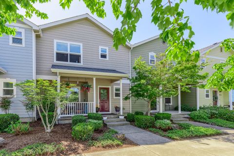 Single Family Residence in Central Point OR 809 N Haskell Street.jpg
