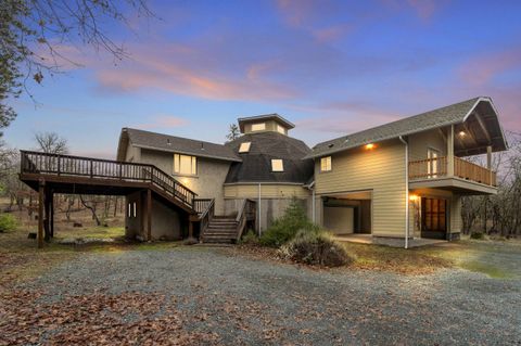 Single Family Residence in Grants Pass OR 511 Castle Creek Road.jpg