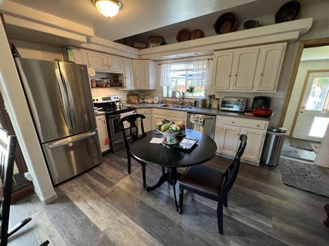 Single Family Residence in Klamath Falls OR 3928 Crest Street 13.jpg