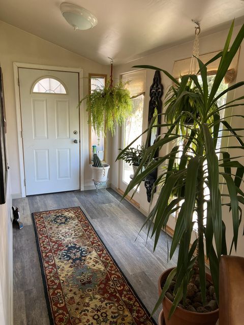 Single Family Residence in Klamath Falls OR 3928 Crest Street 9.jpg