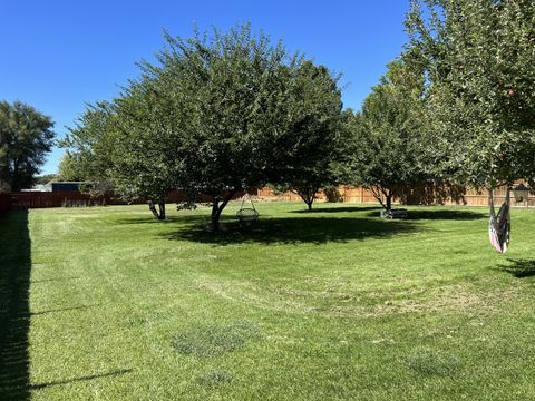 Single Family Residence in Klamath Falls OR 3928 Crest Street 5.jpg