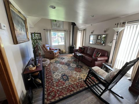 Single Family Residence in Klamath Falls OR 3928 Crest Street 12.jpg