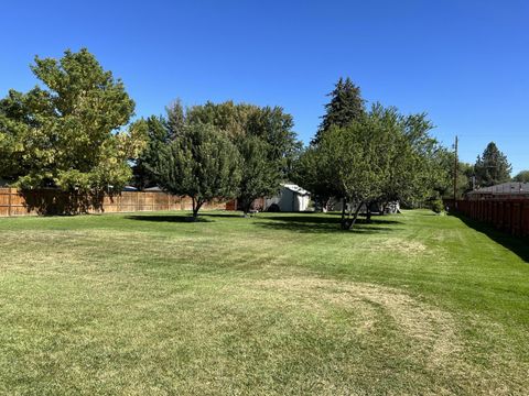 Single Family Residence in Klamath Falls OR 3928 Crest Street 7.jpg