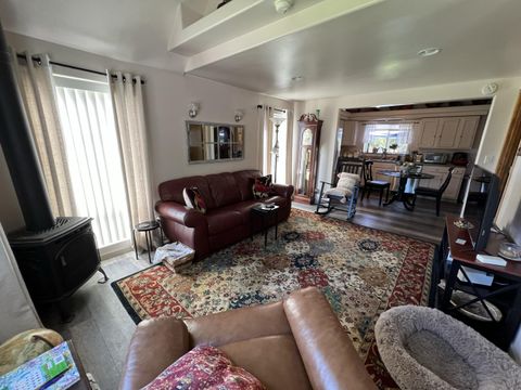 Single Family Residence in Klamath Falls OR 3928 Crest Street 10.jpg
