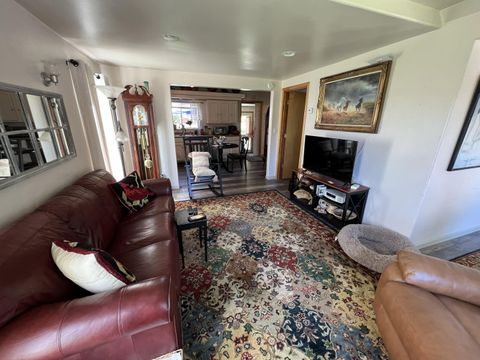 Single Family Residence in Klamath Falls OR 3928 Crest Street 11.jpg
