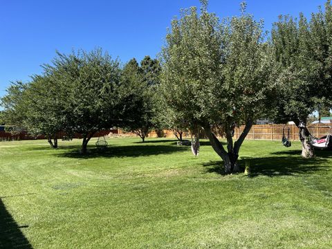 Single Family Residence in Klamath Falls OR 3928 Crest Street 6.jpg